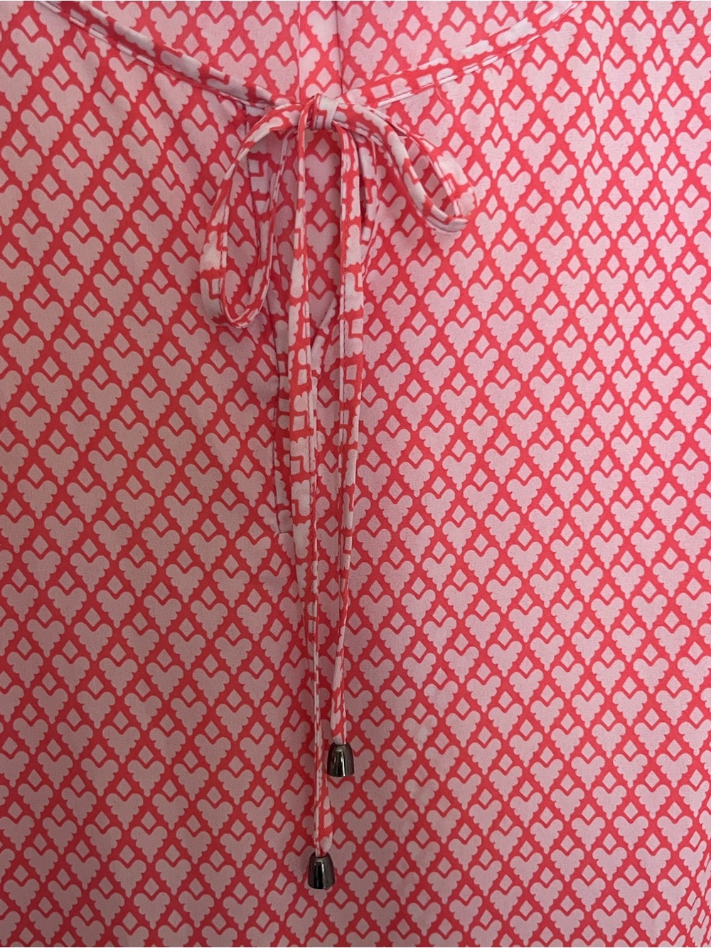 Stylus coral & white geometric mini Printed Tie-Neck Flutter Sleeve Top XL - Picture 3 of 5